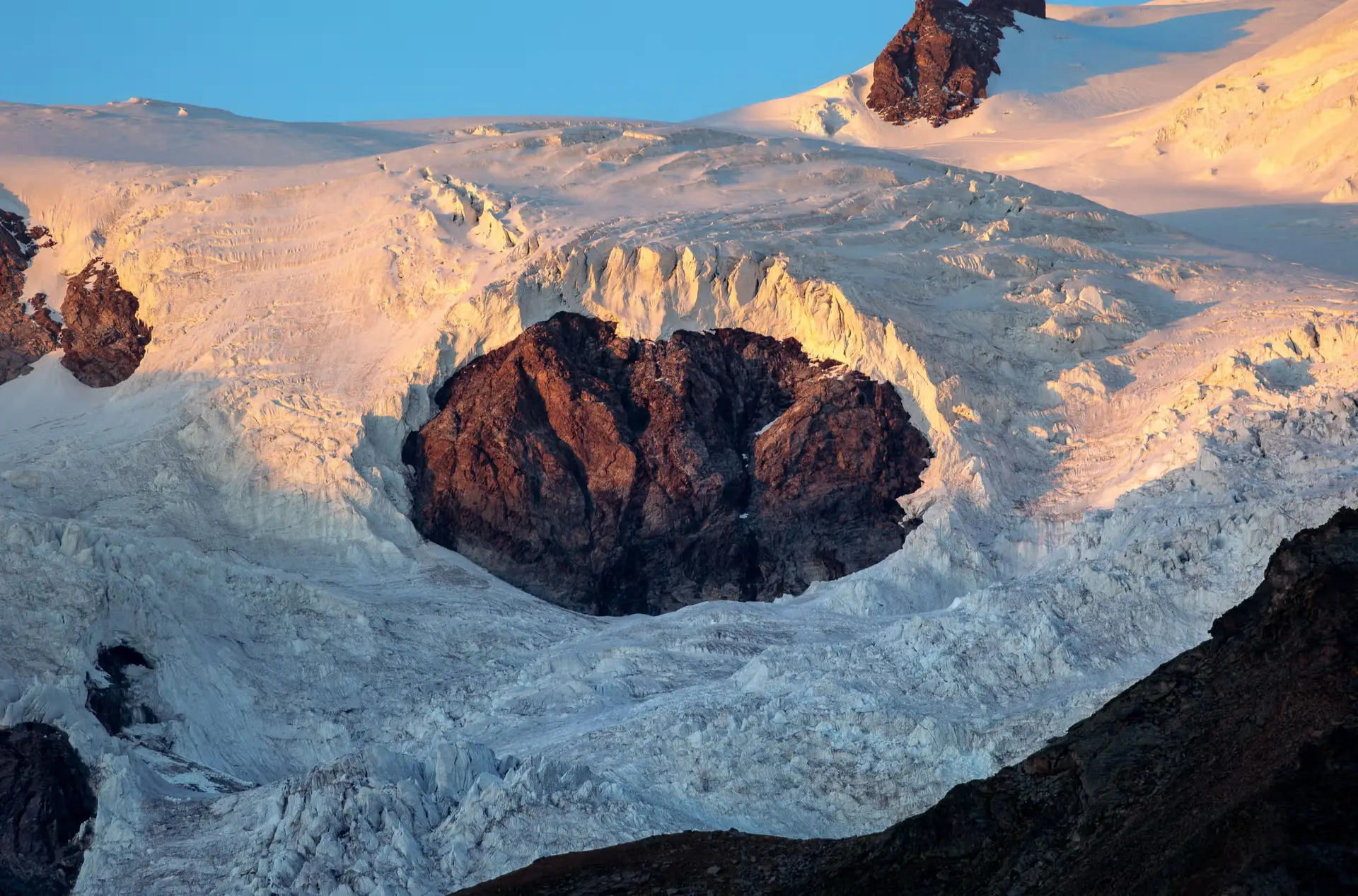 Bureaucracy Meets the Avalanche: Randa Awaits a Glacial Collapse
