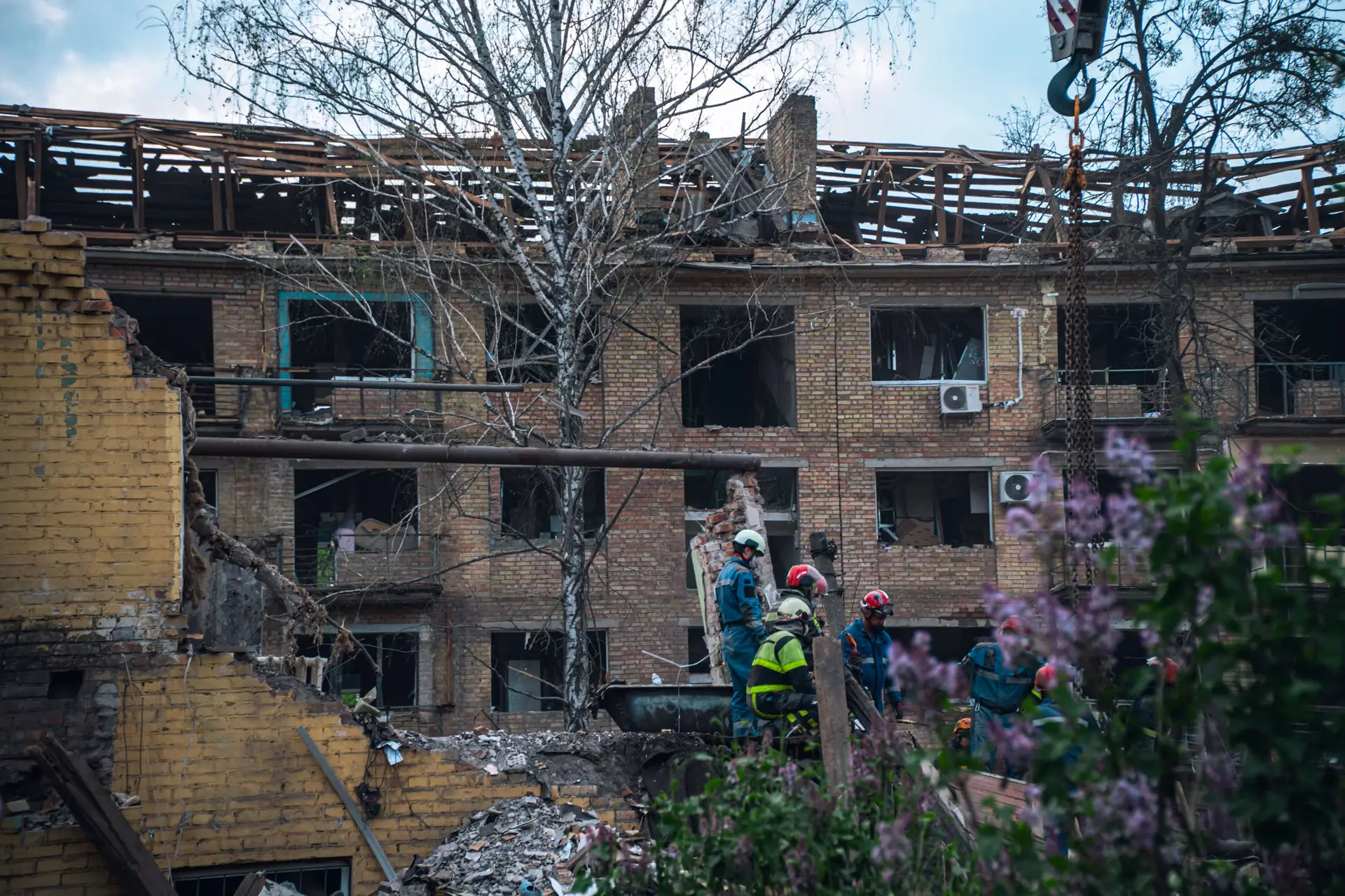 Brussels Hesitates, Kyiv Fights: The Costs of European Indecision