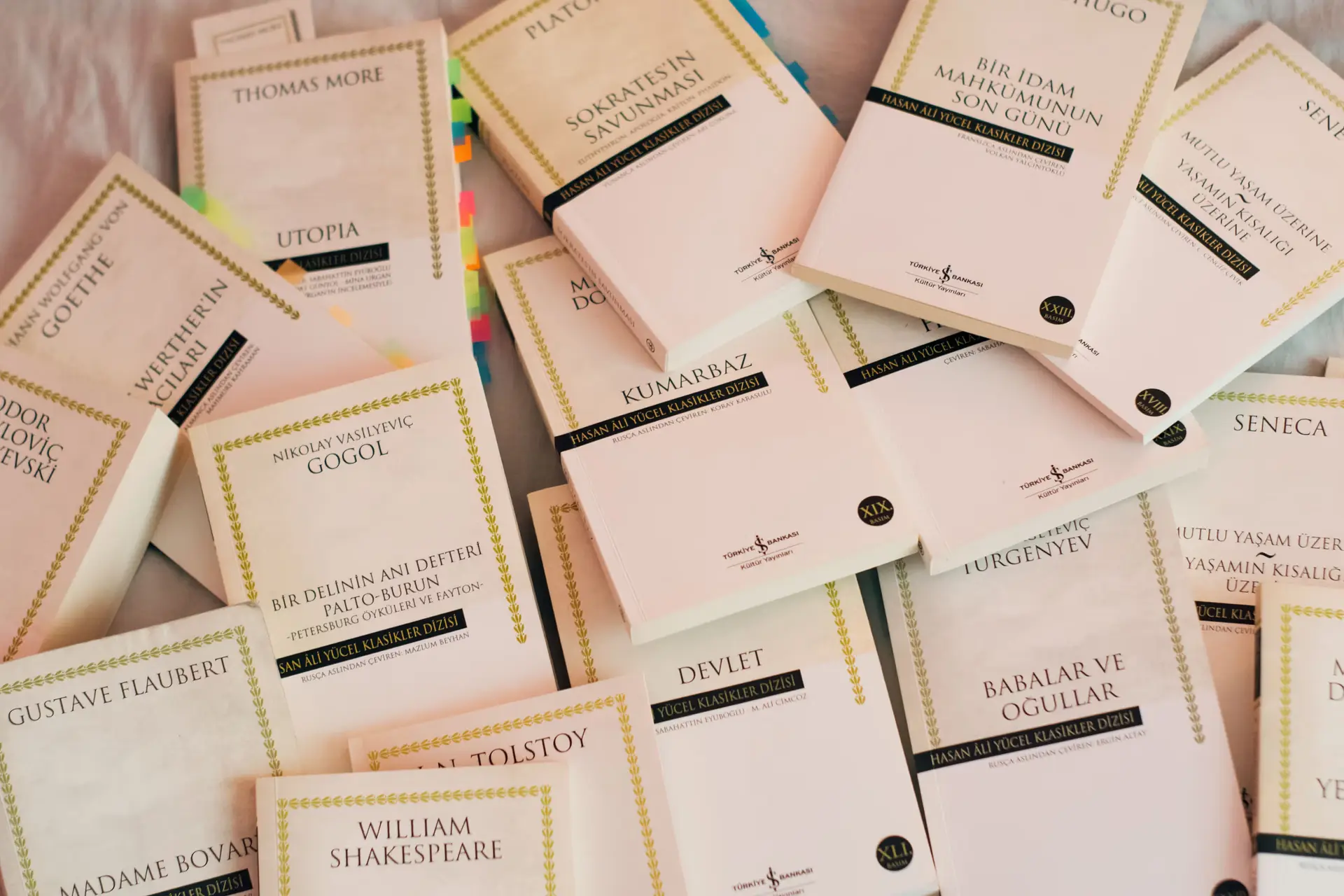 Code and Prose: France’s Tech Entrepreneurs Bypass the Literary Gatekeepers