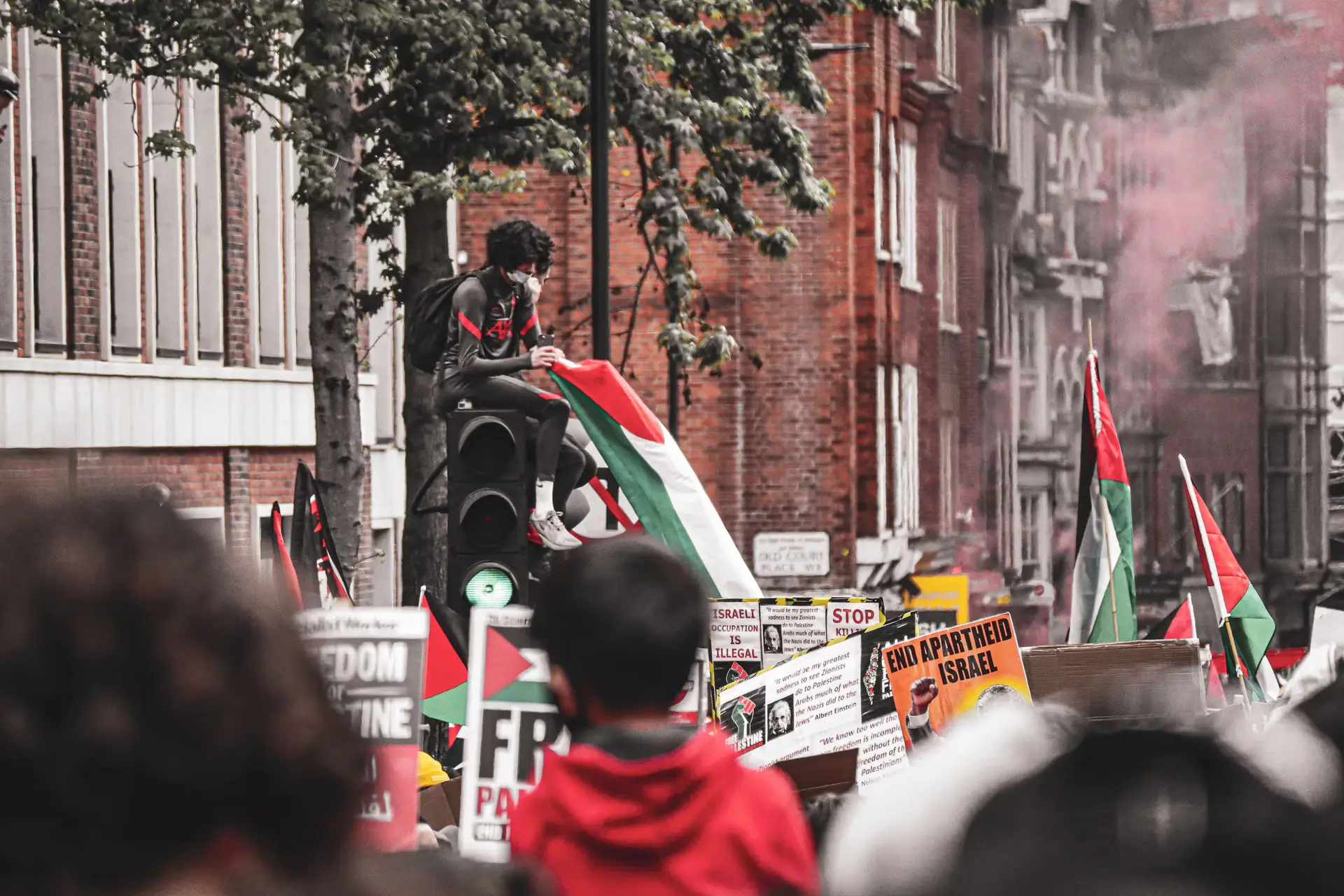 The Spectacle of Selective Legality Outside the US Embassy